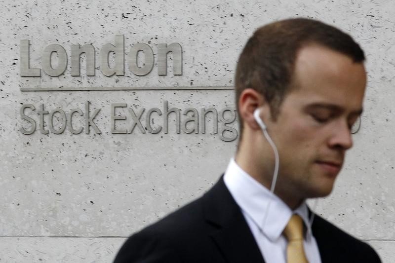 FTSE 100 hari ini: Saham Inggris naik karena PM mendukung Reeves; pound turun di bawah $1,37