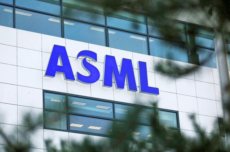 ASML sedikit lebih rendah setelah Samsung menunda penyelesaian pabrik chip AS