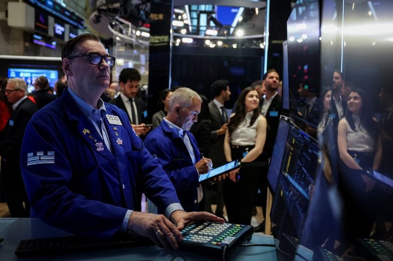 Kontrak berjangka saham AS turun setelah Wall Street menguat karena laporan pekerjaan yang kuat